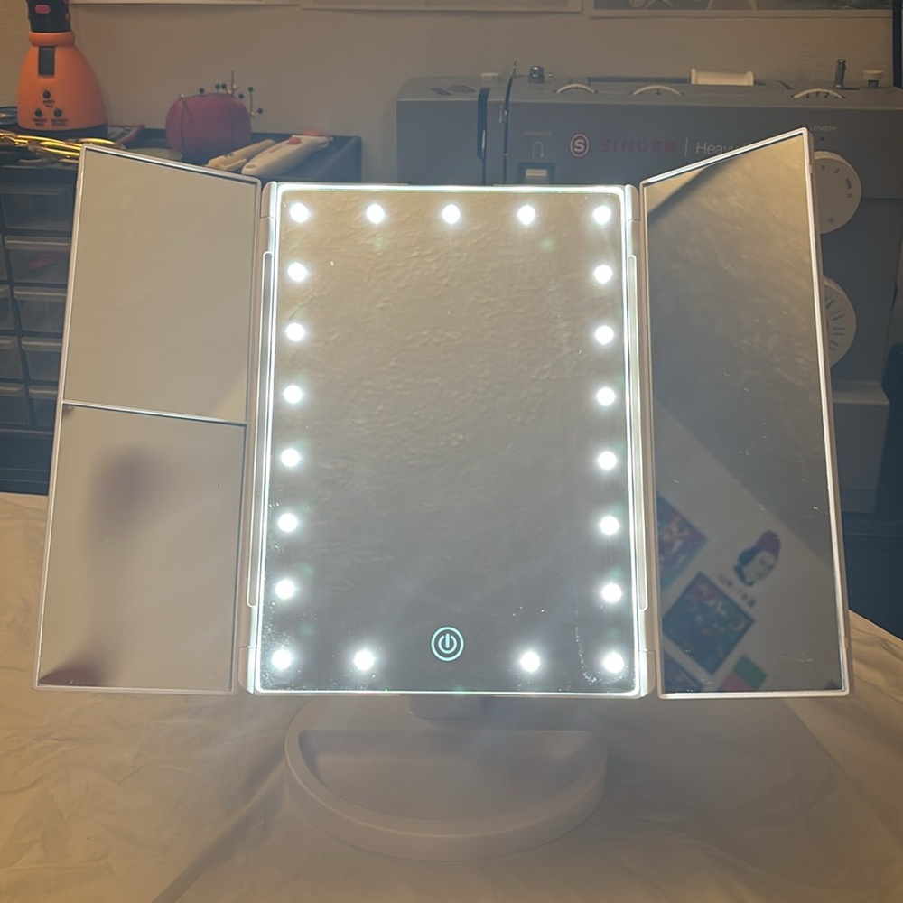 light up foldable vanity light DORM ESSENTIAL